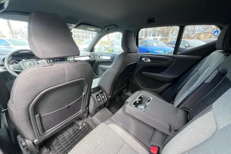 Volvo XC40 din 2021 cu 83.686 km - oferta VOL198216 - foto 11
