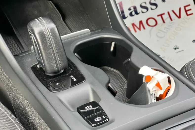 Volvo XC40 din 2021 cu 83.686 km - oferta VOL198216 - foto 14