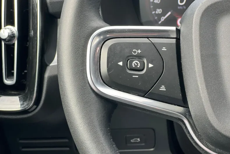 Volvo XC40 din 2021 cu 83.686 km - oferta VOL198216 - foto 16