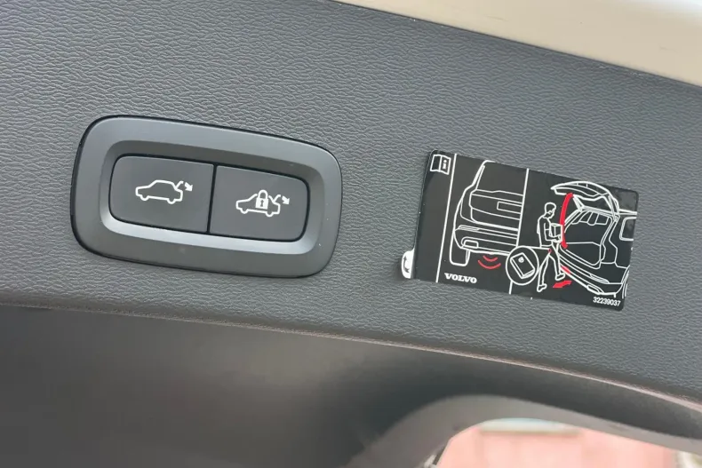 Volvo XC40 din 2021 cu 83.686 km - oferta VOL198216 - foto 25