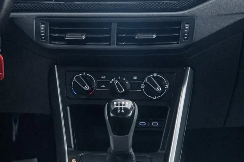 Volkswagen Polo din 2023 cu 93.000 km - oferta VOL198225 - foto 4