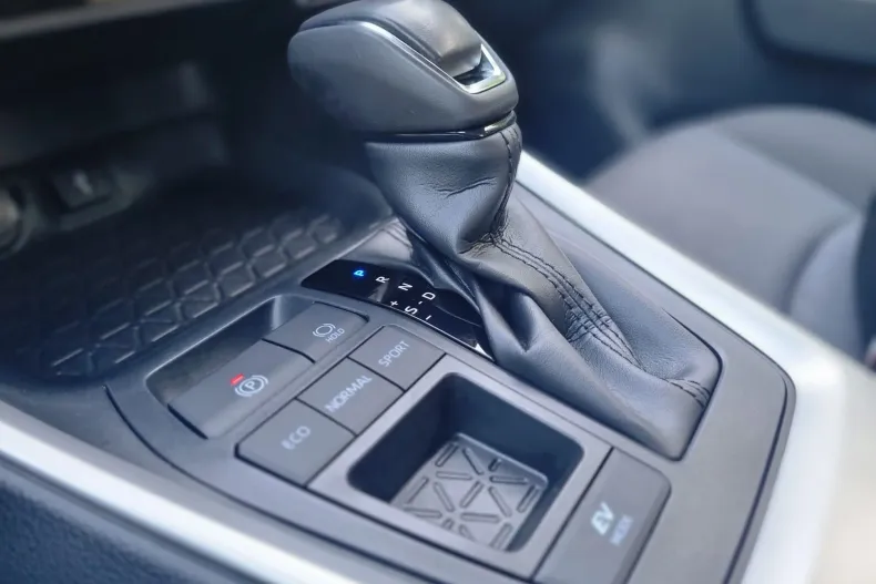 Toyota RAV4 din 2022 cu 105.635 km - oferta TOY198245 - foto 17