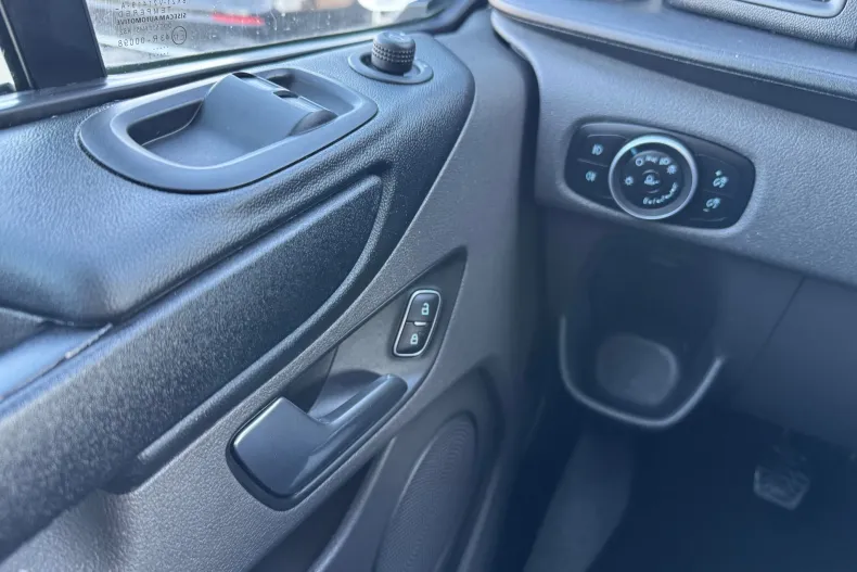 Ford Transit Custom din 2021 cu 121.000 km - oferta FOR198258 - foto 18