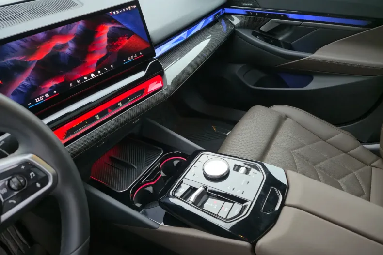 BMW 520i (Seria 5) din 2025 cu 25.600 km - oferta BMW198261 - foto 30