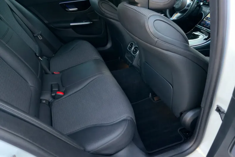 Mercedes-Benz C din 2021 cu 87.500 km - oferta MER198263 - foto 24