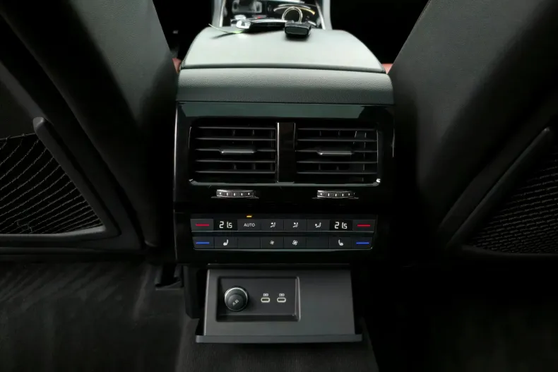 Volkswagen Touareg din 2021 cu 118.100 km - oferta VOL198264 - foto 17