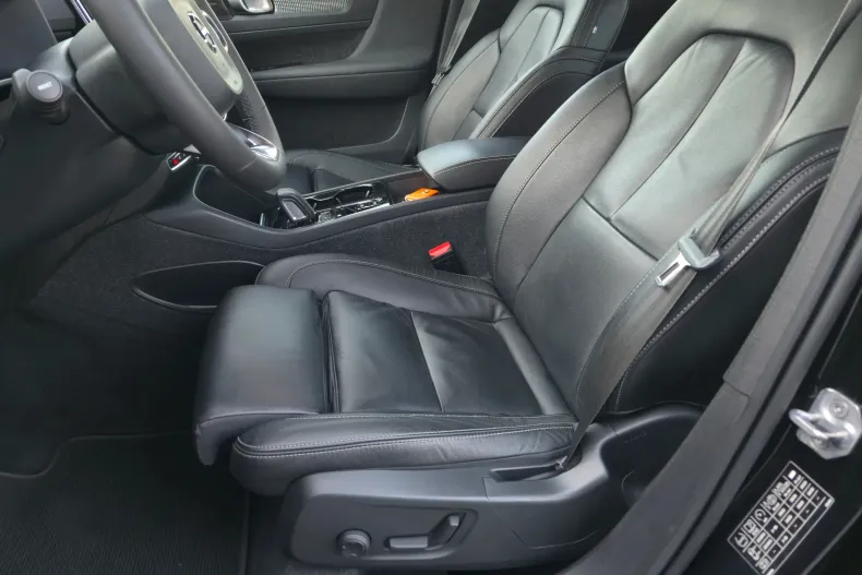 Volvo XC40 din 2021 cu 147.100 km - oferta VOL198265 - foto 14