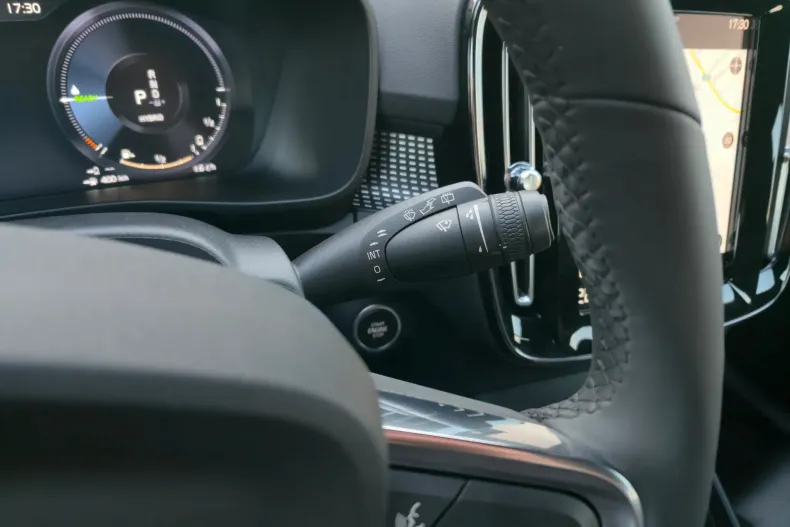 Volvo XC40 din 2021 cu 147.100 km - oferta VOL198265 - foto 22