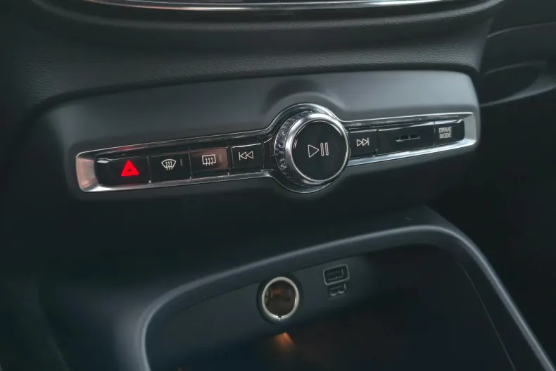 Volvo XC40 din 2021 cu 147.100 km - oferta VOL198265 - foto 30