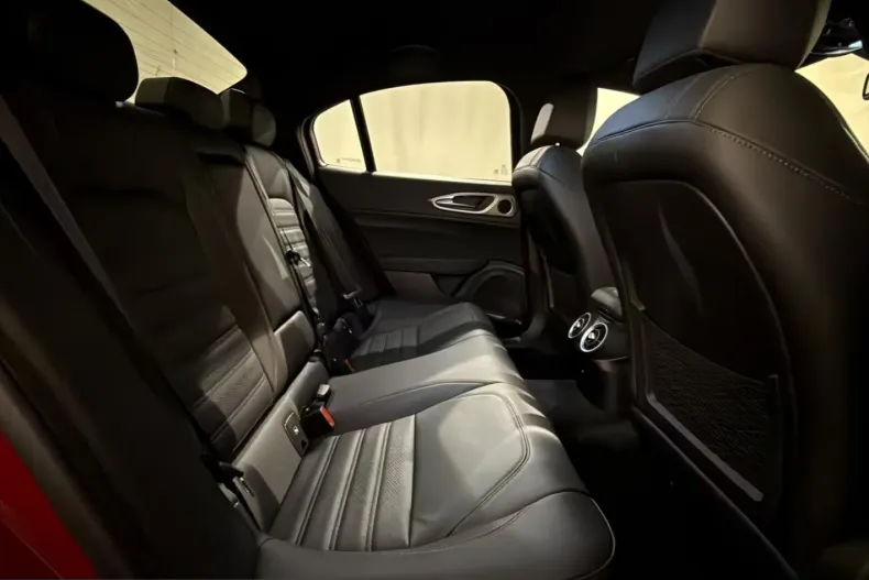 Alfa Romeo Giulia din 2023 cu 9.500 km - oferta ALF198269 - foto 11