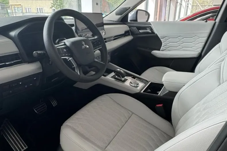 Mitsubishi Outlander din 2025 cu 1 km - oferta MIT198293 - foto 9