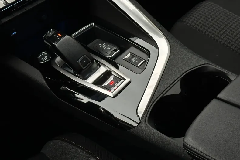 Peugeot 3008 din 2022 cu 147.646 km - oferta PEU198298 - foto 10