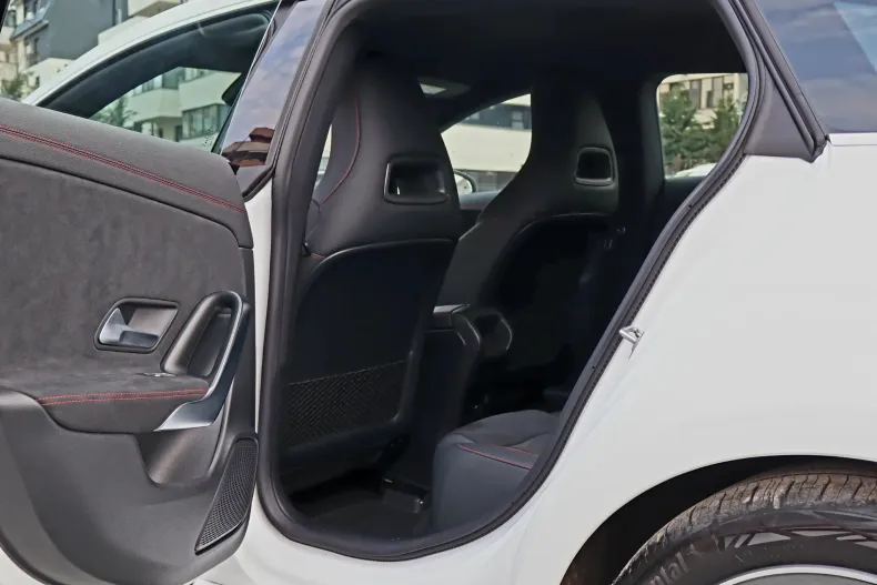 Mercedes-Benz CLA 180 (Clasa CLA) din 2024 cu 14.500 km - oferta MER198303 - foto 23