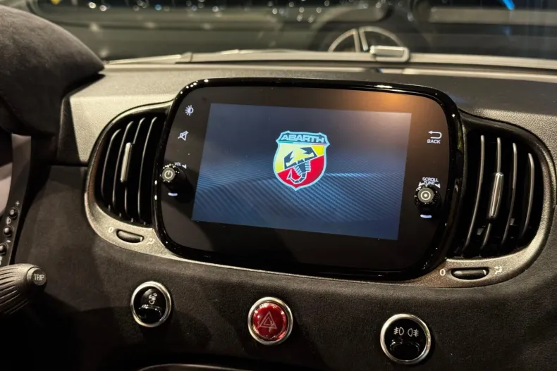 Abarth 695 din 2022 cu 5.300 km - oferta ABA198314 - foto 25