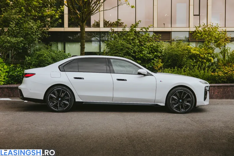 BMW 740d (Seria 7) din 2025 cu 16.800 km - oferta BMW198320 - foto 4