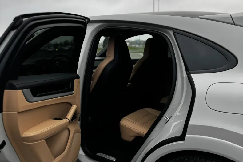 Porsche Cayenne din 2024 cu 10.700 km - oferta POR198343 - foto 7