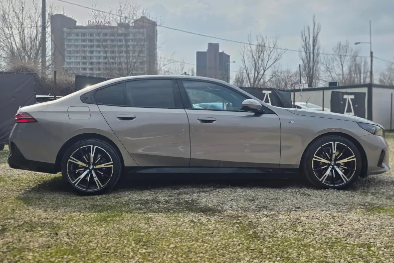 BMW 530e (Seria 5) din 2025 cu 9.443 km - oferta BMW198345 - foto 3
