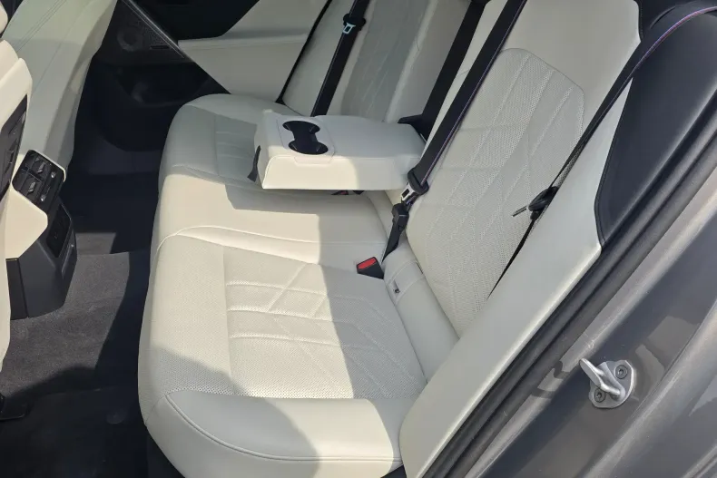 BMW 530e (Seria 5) din 2025 cu 9.443 km - oferta BMW198345 - foto 13