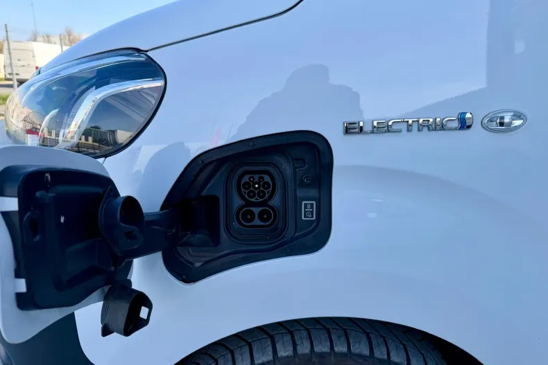 Toyota Proace din 2023 cu 45.940 km - oferta TOY198348 - foto 1