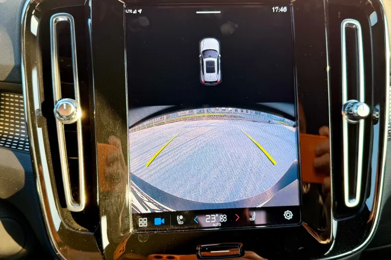 Volvo XC40 din 2021 cu 119.191 km - oferta VOL198349 - foto 17