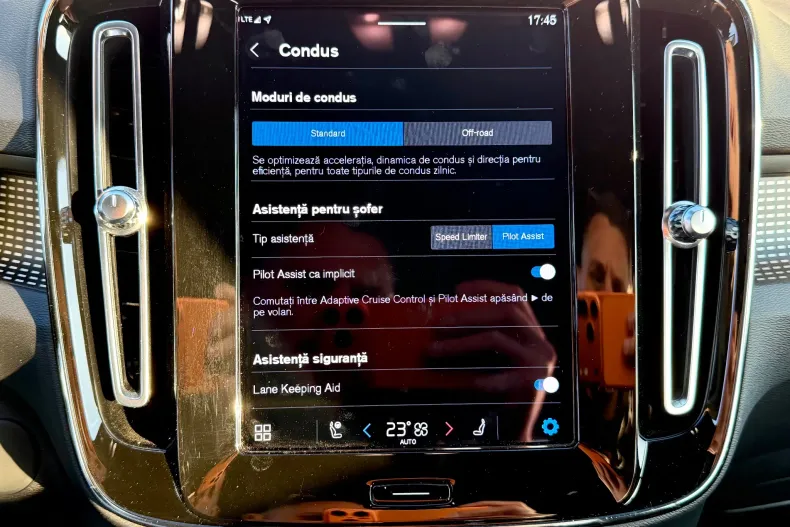 Volvo XC40 din 2021 cu 119.191 km - oferta VOL198349 - foto 19