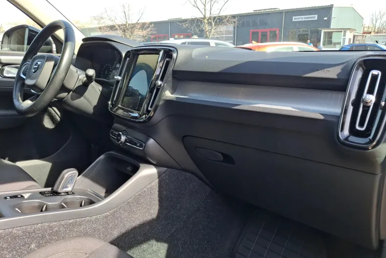 Volvo XC40 din 2020 cu 77.940 km - oferta VOL198382 - foto 36