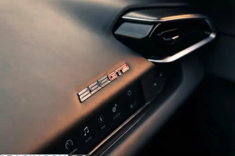 Ferrari 296 GTB din 2024 cu 1.500 km - oferta FER198421 - foto 31