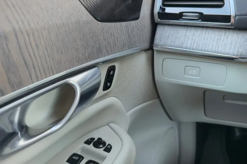 Volvo XC90 din 2023 cu 51.085 km - oferta VOL198433 - foto 18