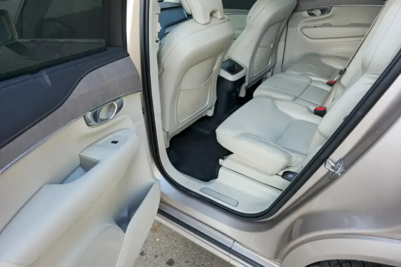 Volvo XC90 din 2023 cu 51.085 km - oferta VOL198433 - foto 22