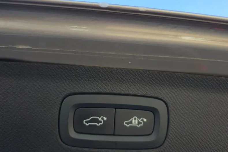 Volvo XC90 din 2023 cu 51.085 km - oferta VOL198433 - foto 26