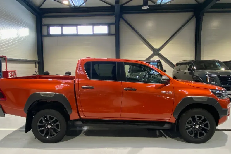 Toyota Hilux din 2025 cu 10 km - oferta TOY198436 - foto 2