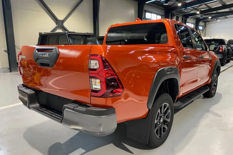 Toyota Hilux din 2025 cu 10 km - oferta TOY198436 - foto 3