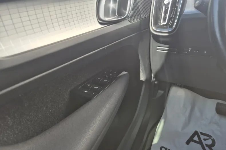 Volvo XC40 din 2020 cu 90.357 km - oferta VOL198487 - foto 13