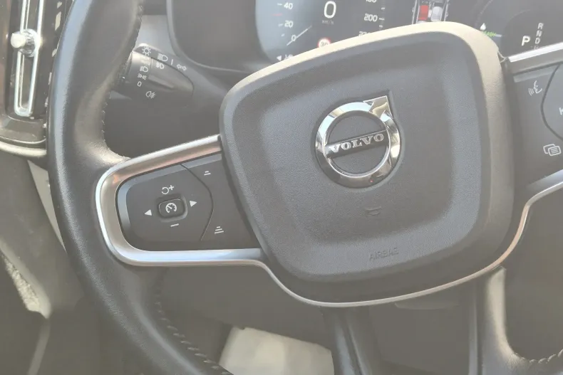 Volvo XC40 din 2020 cu 90.357 km - oferta VOL198487 - foto 15