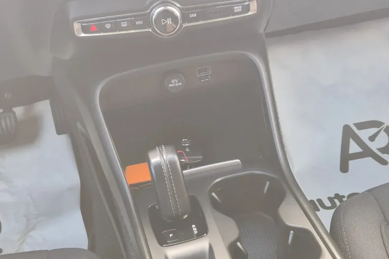 Volvo XC40 din 2020 cu 90.357 km - oferta VOL198487 - foto 18