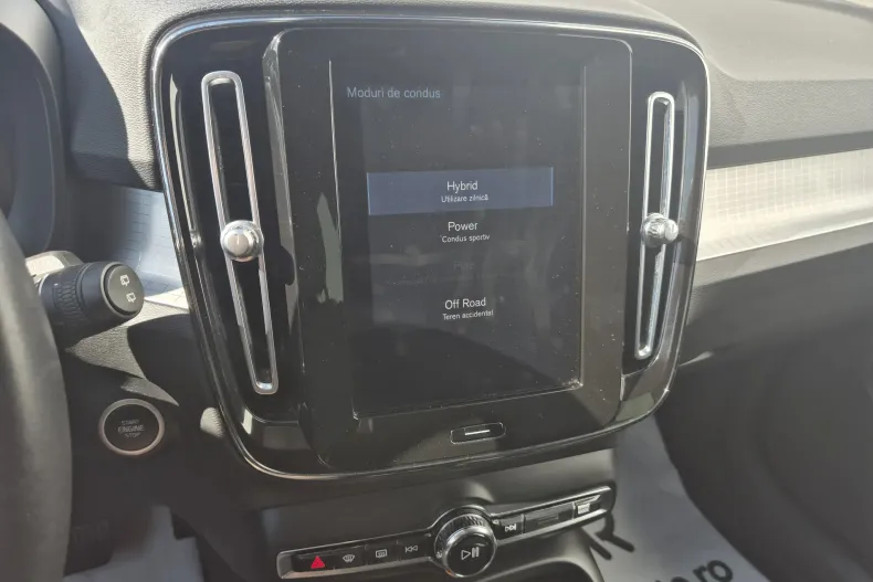 Volvo XC40 din 2020 cu 90.357 km - oferta VOL198487 - foto 25