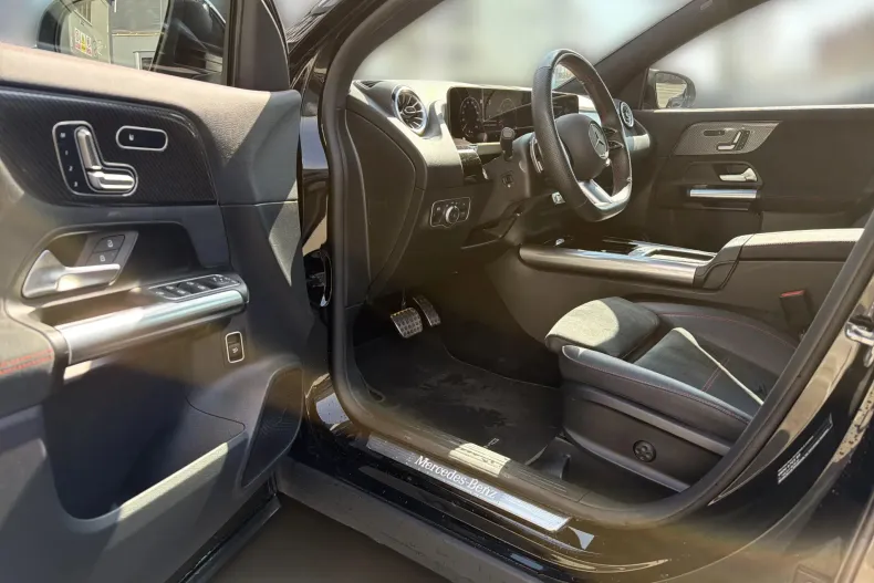 Mercedes-Benz GLA din 2025 cu 19.707 km - oferta MER198518 - foto 9