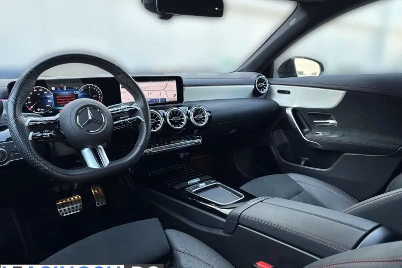 Mercedes-Benz CLA 250 (Clasa CLA) din 2024 cu 16.200 km - oferta MER198519 - foto 13