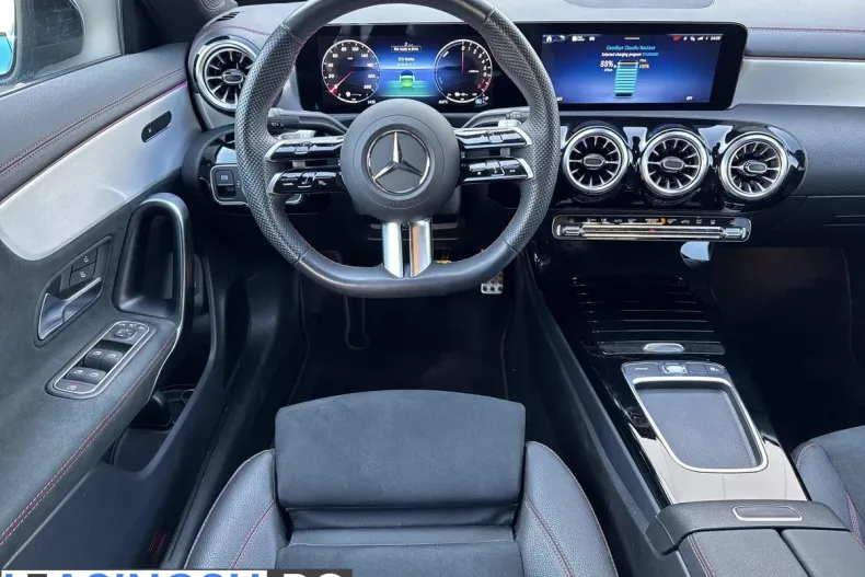 Mercedes-Benz CLA 250 (Clasa CLA) din 2024 cu 16.200 km - oferta MER198519 - foto 20