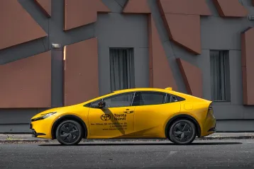 Toyota Prius din 2023 - oferta TOY198524