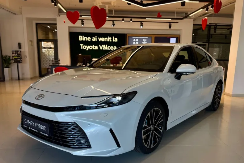 Toyota Camry din 2025 cu 10 km - oferta TOY198529 - foto 1