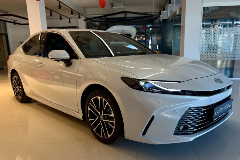 Toyota Camry din 2025 cu 10 km - oferta TOY198529 - foto 3