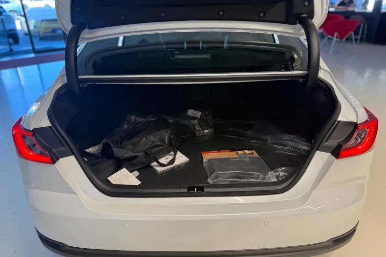 Toyota Camry din 2025 cu 10 km - oferta TOY198529 - foto 9