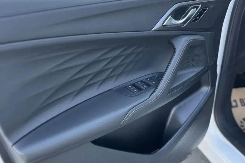 MG HS din 2025 cu 1 km - oferta MG0198530 - foto 16