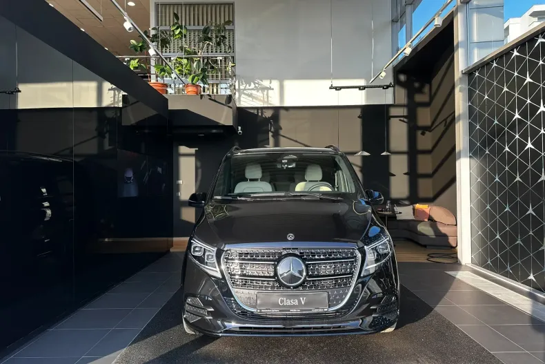 Mercedes-Benz V din 2025 cu 3.000 km - oferta MER198564 - foto 1