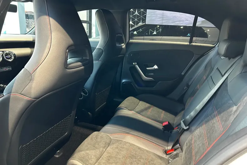 Mercedes-Benz A 220 (Clasa A) din 2024 cu 11.100 km - oferta MER198565 - foto 11