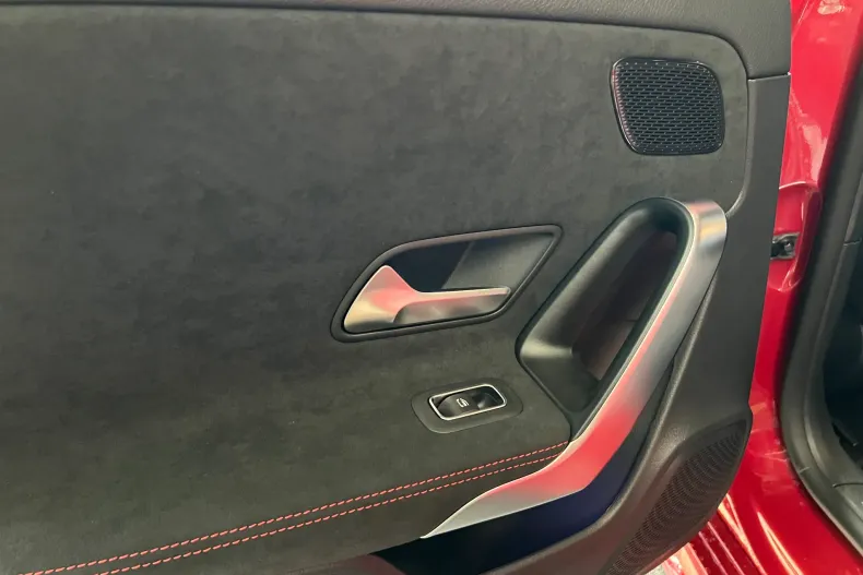 Mercedes-Benz A 200 (Clasa A) din 2024 cu 5.000 km - oferta MER198566 - foto 9