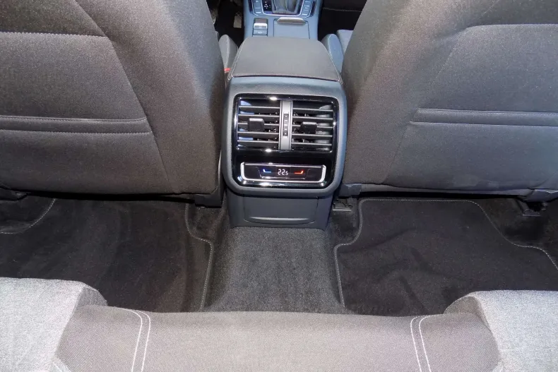 Volkswagen Passat din 2022 cu 162.928 km - oferta VOL198576 - foto 24