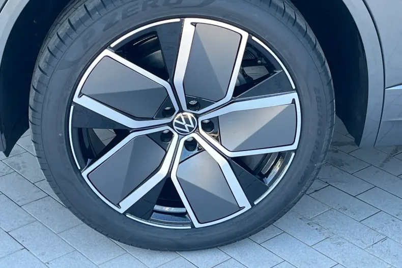 Volkswagen Touareg din 2026 cu 2.000 km - oferta VOL198587 - foto 5