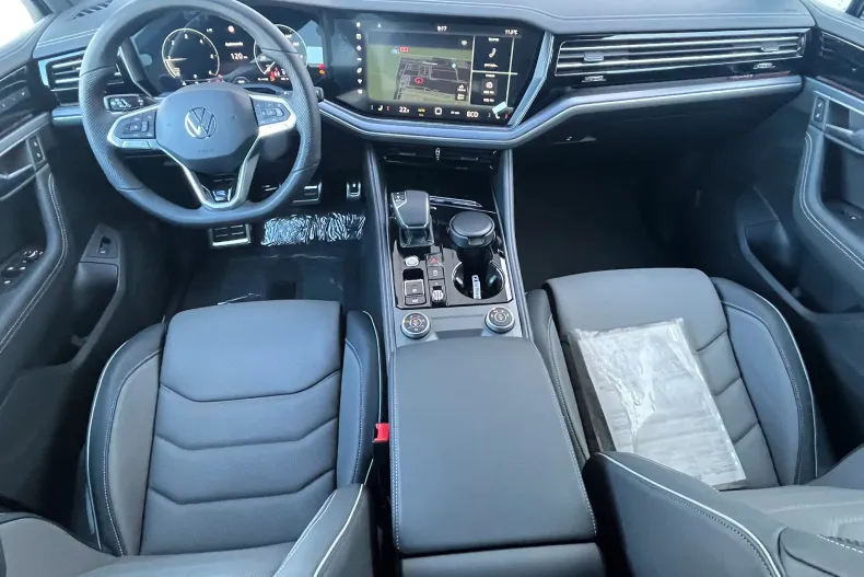 Volkswagen Touareg din 2026 cu 2.000 km - oferta VOL198587 - foto 10